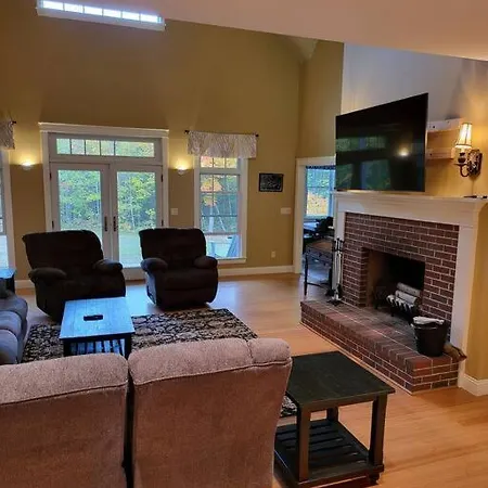 5 Bedroom Bethel Maine Home